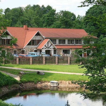 Park Hotel Bruzis Smiltene Bagian luar foto