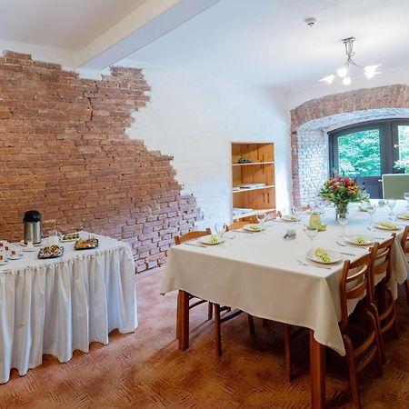 Park Hotel Bruzis Smiltene Bagian luar foto