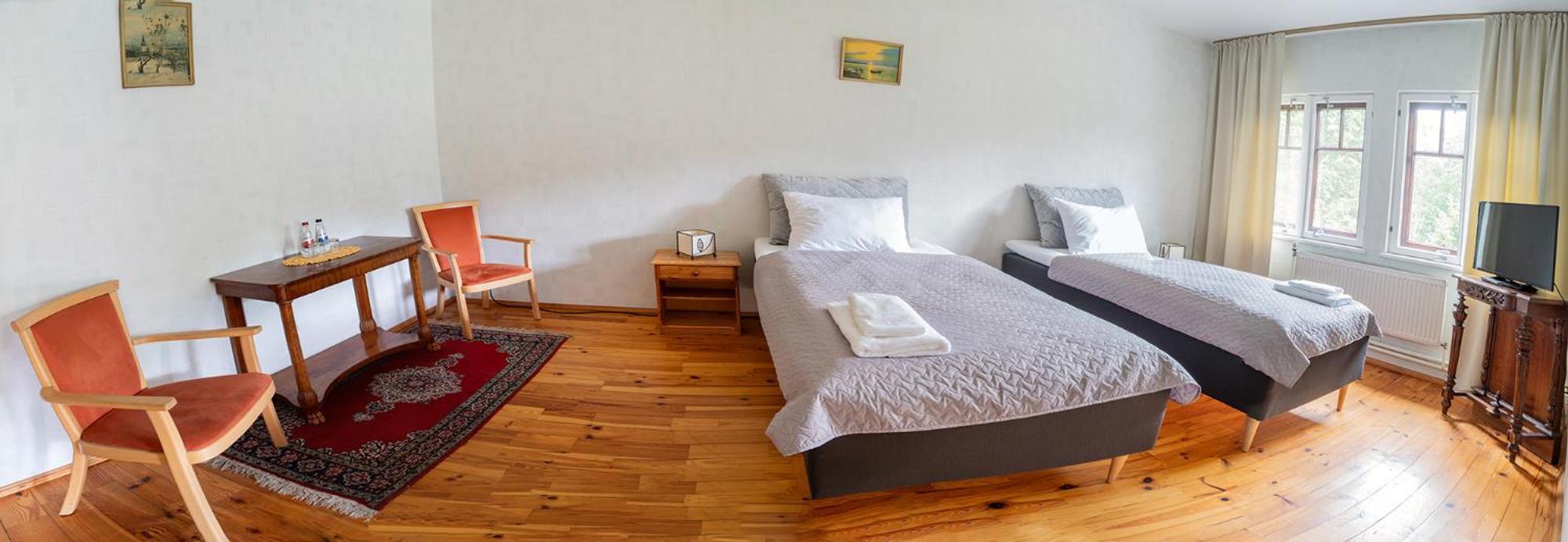 Park Hotel Bruzis Smiltene Bagian luar foto