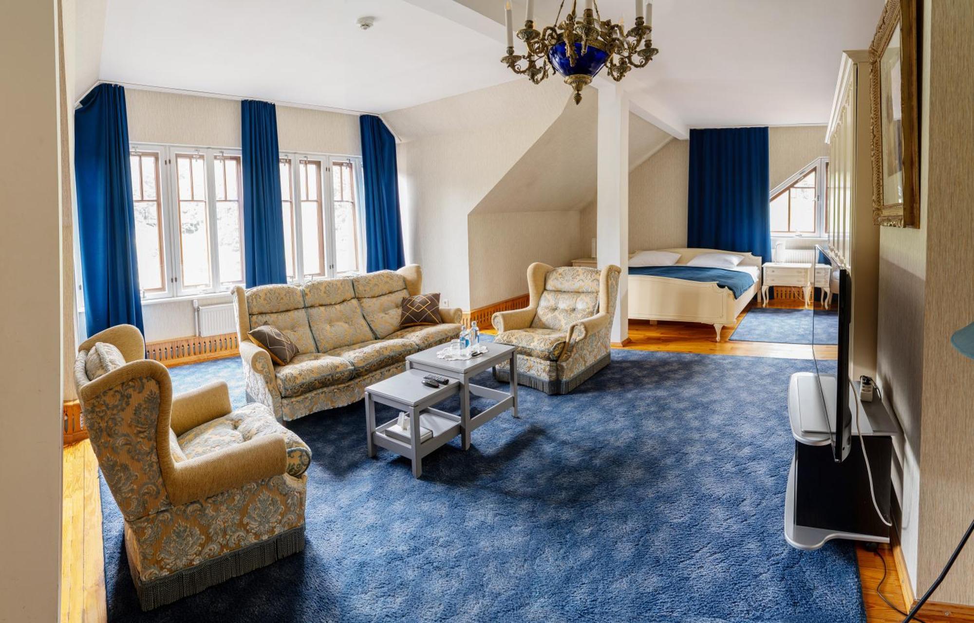 Park Hotel Bruzis Smiltene Bagian luar foto