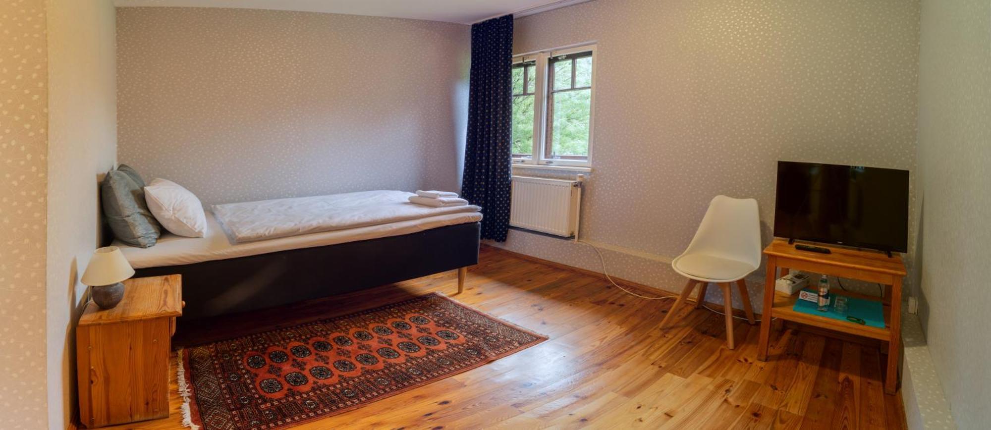 Park Hotel Bruzis Smiltene Bagian luar foto