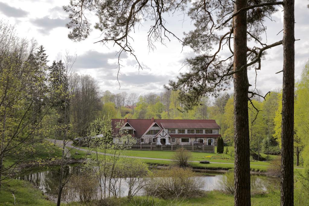 Park Hotel Bruzis Smiltene Bagian luar foto