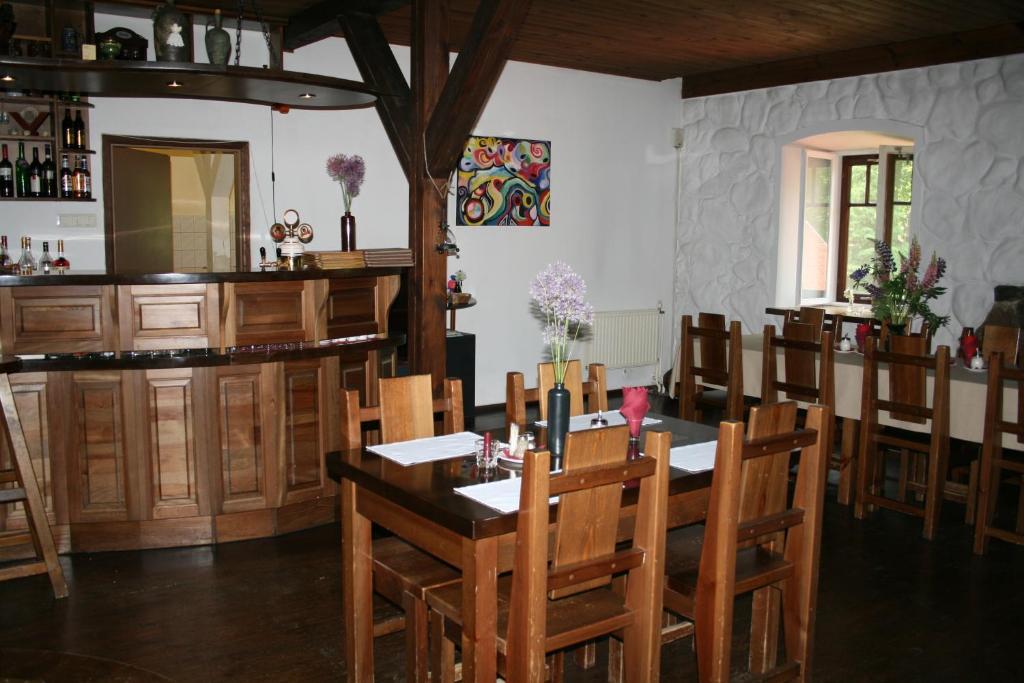 Park Hotel Bruzis Smiltene Bagian luar foto