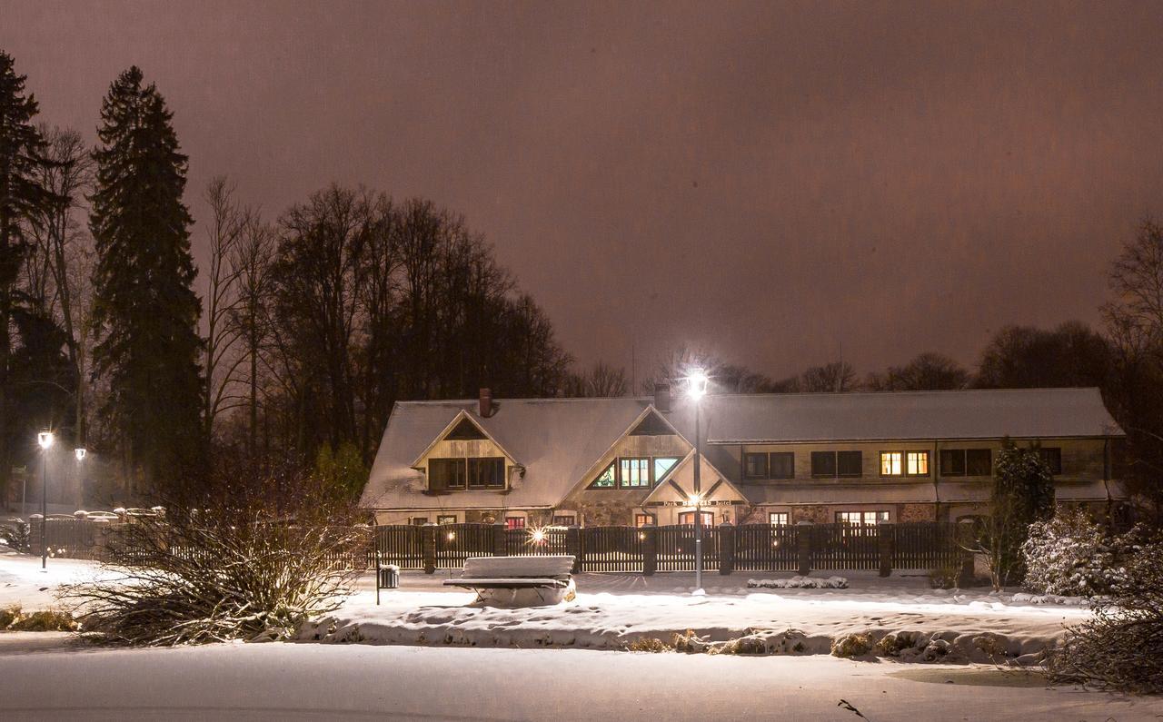Park Hotel Bruzis Smiltene Bagian luar foto