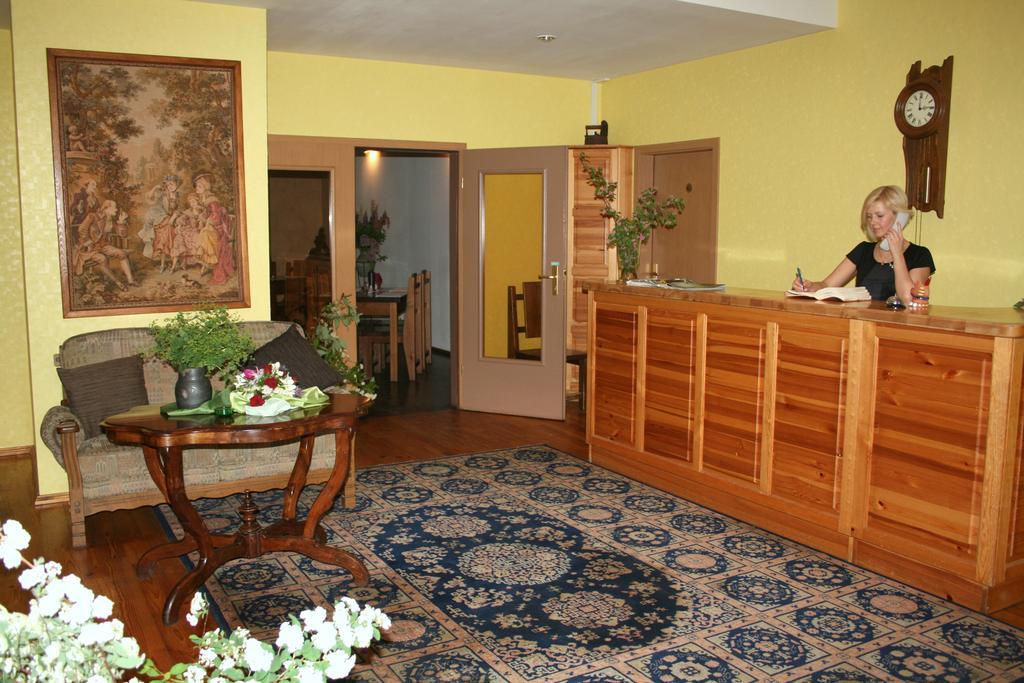 Park Hotel Bruzis Smiltene Bagian luar foto