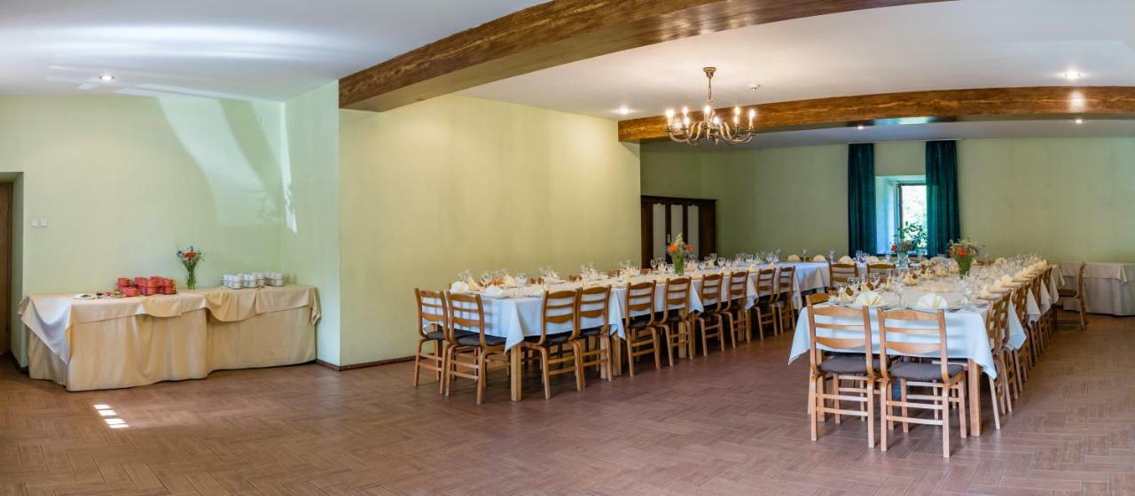 Park Hotel Bruzis Smiltene Bagian luar foto